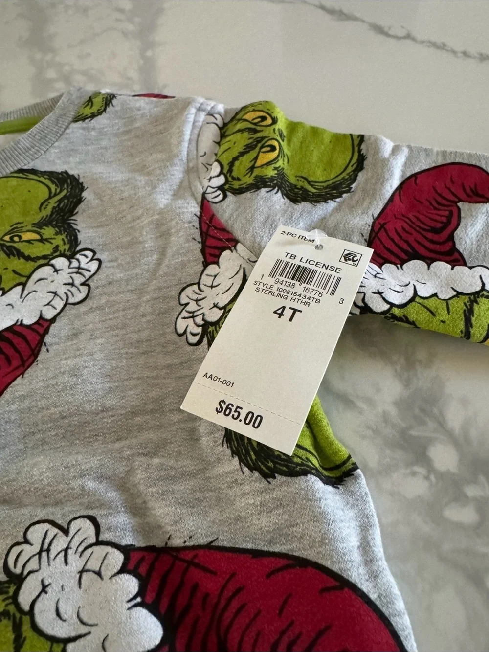 The Grinch Kids’ Holiday Sweatshirt and Jogger Pants Set Size 4 NEW
